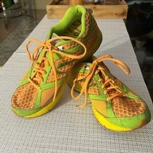 Newton Distance Running Shoes, size 39.5EUR. Or 8.5 US RUNS A LITTLE BIG